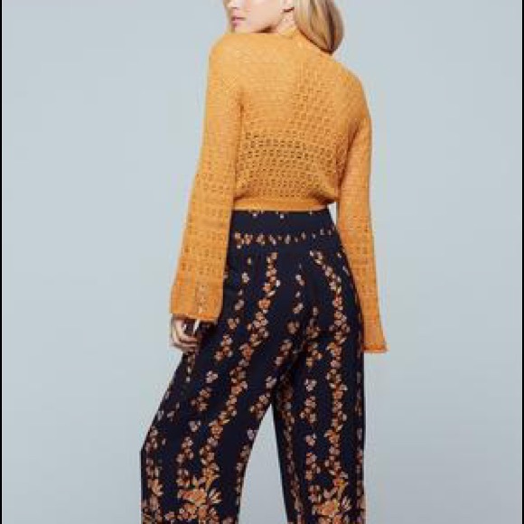 BOG NEW DELHI GOLD BELL SLEEVE CROP SWEATER - Picture 2 of 2